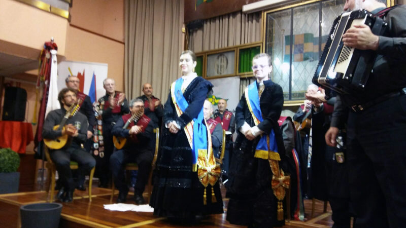 The Meiga Mayor and the Meiga Mayor Infantil, after receiving their bands of Tunos de Honor