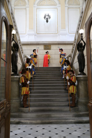 Aspecto de la escalinata de honor del Instituto